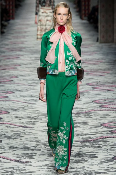 Look 46